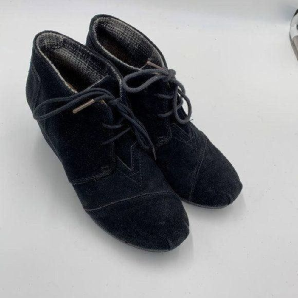 Tom's Lace Up Black Suede Wedge‎ Booties